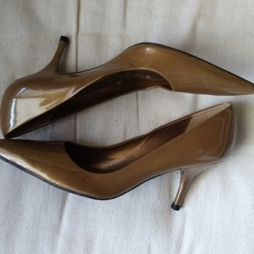 Shoes - Picture 3 of 4